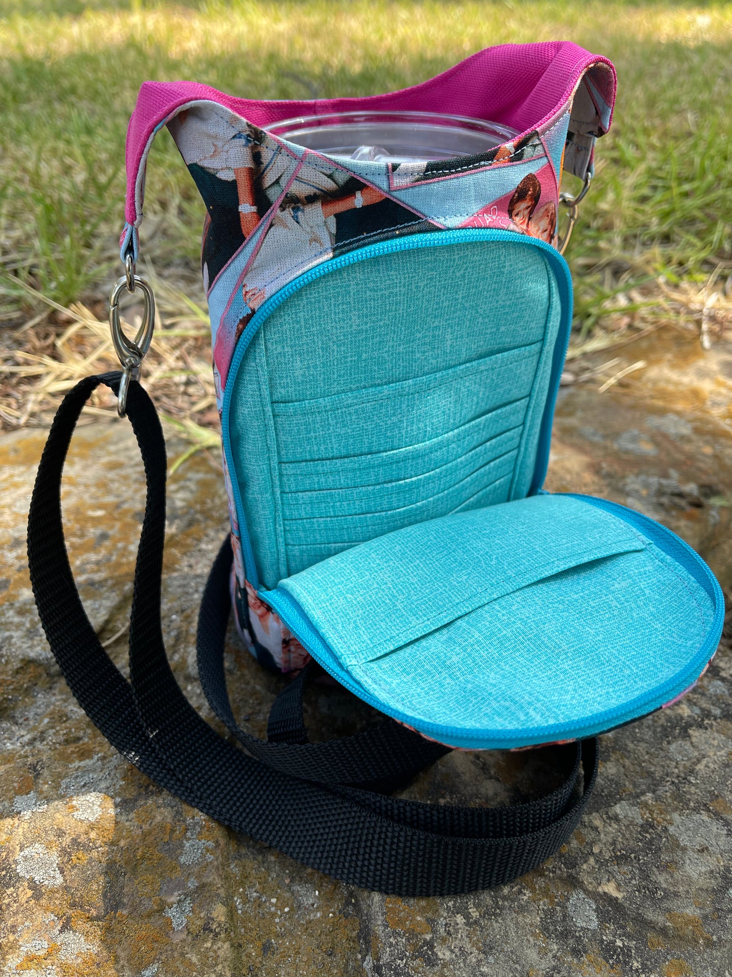 Character themed H2O2GOSLING bag