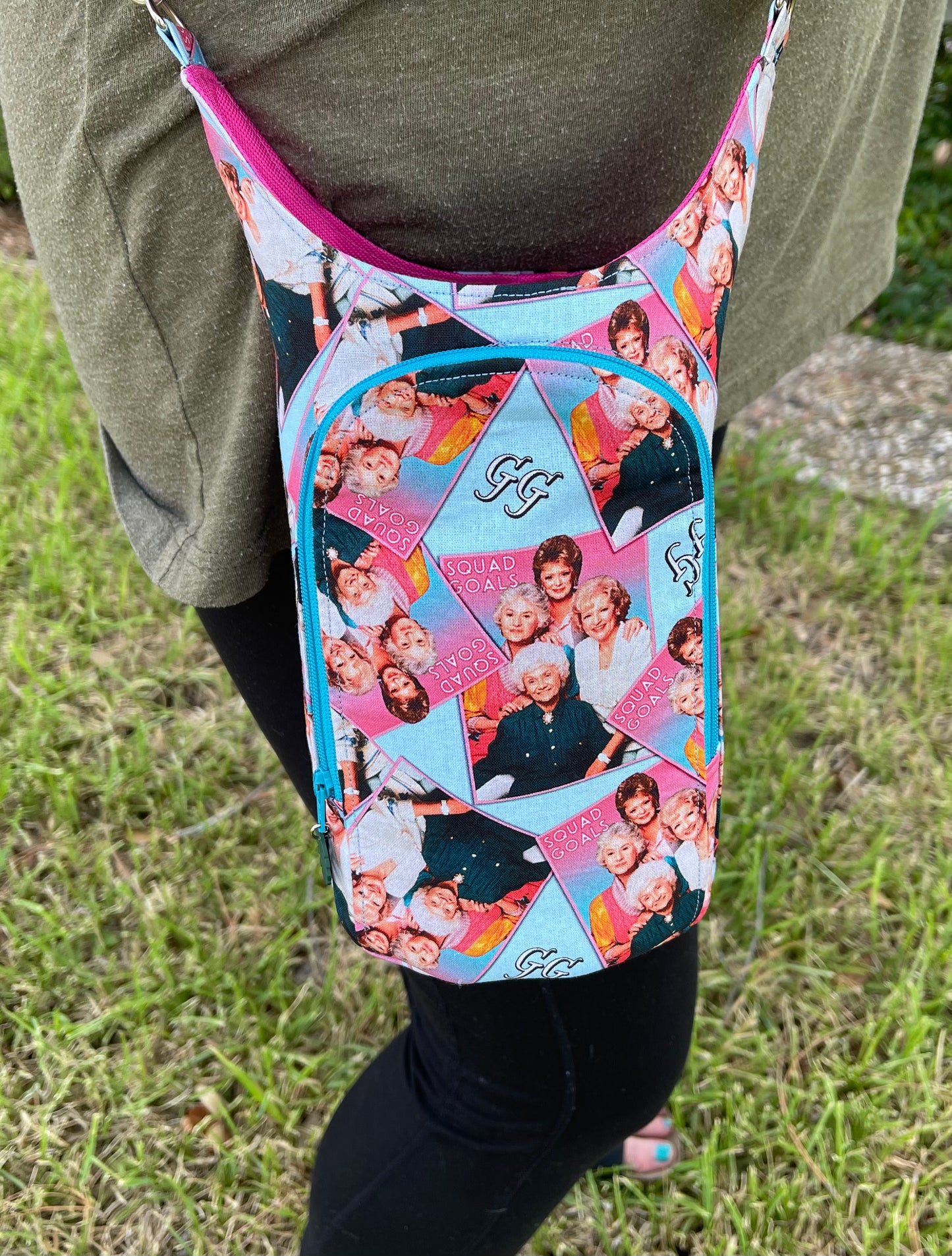 Character themed H2O2GOSLING bag